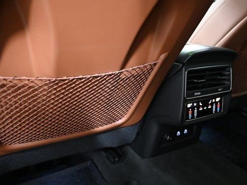 Used 2022 Audi Q8 Premium Plus w/ Premium Plus Package image 32