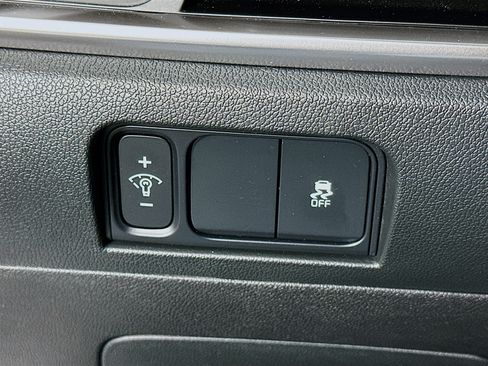 Used 2025 Kia Sorento LX FWD image 17