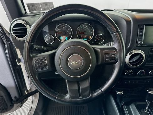 Used 2018 Jeep Wrangler Unlimited Rubicon w/ Cold Weather Group AWD/4WD image 17