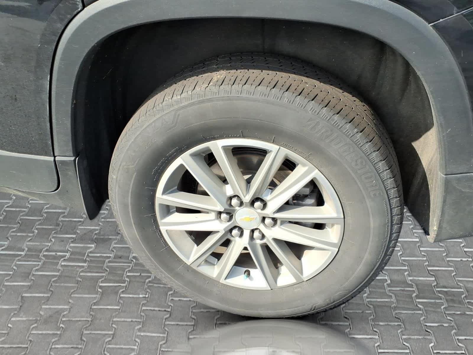 Used 2023 Chevrolet Traverse LT FWD image 12