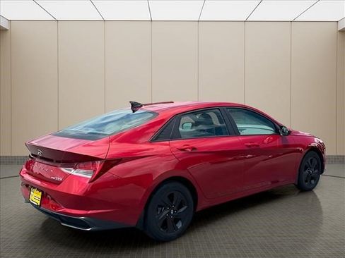 Used 2022 Hyundai Elantra Blue FWD image 3