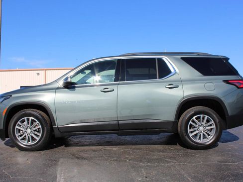 Used 2022 Chevrolet Traverse LT image 11