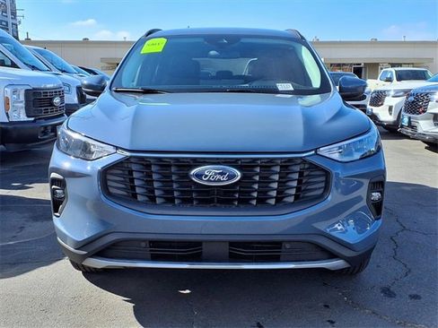 New 2025 Ford Escape SE image 2