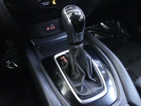 Used 2021 Nissan Rogue Sport S image 16