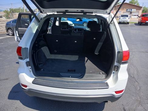 Used 2018 Jeep Grand Cherokee Laredo AWD/4WD image 34