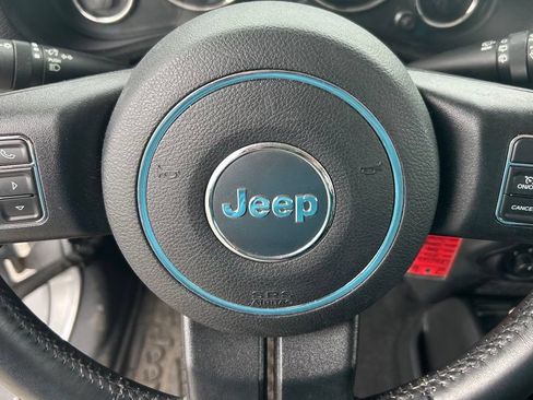 Used 2016 Jeep Wrangler Sahara AWD/4WD image 37