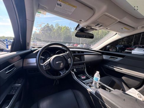 Used 2018 Jaguar XF Premium AWD/4WD image 3