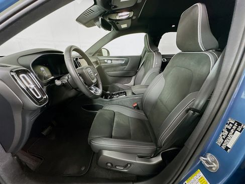 Used 2023 Volvo XC40 Recharge Ultimate image 13