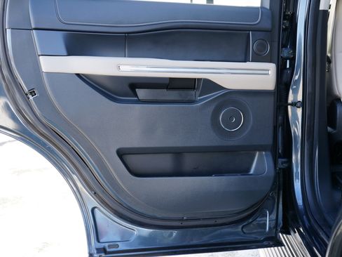 Used 2022 Ford Expedition Limited image 22