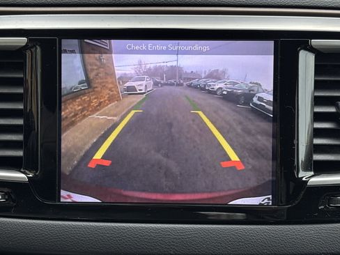 Used 2019 Chrysler Pacifica Touring-L image 24