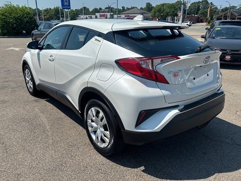 Used 2019 Toyota C-HR LE FWD image 5