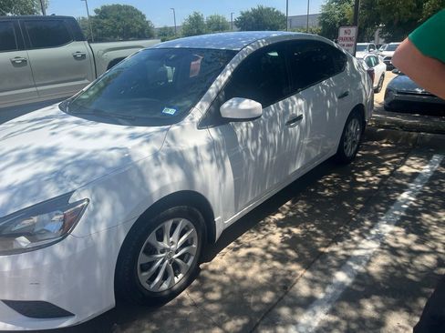 Used 2019 Nissan Sentra SV FWD image 2