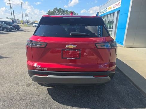 Used 2025 Chevrolet Equinox LT w/ Safety and Technology Package image 4