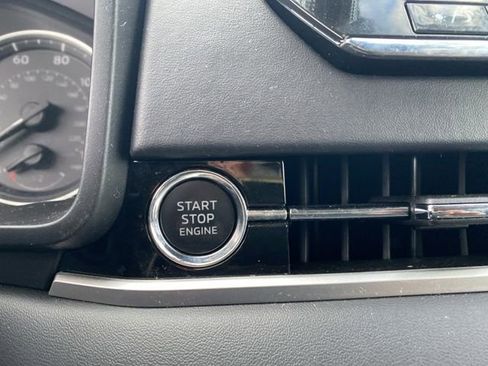 Used 2024 Mitsubishi Outlander SE image 27