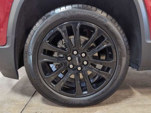 Used 2023 GMC Acadia SLE w/ Driver Convenience Package image 33