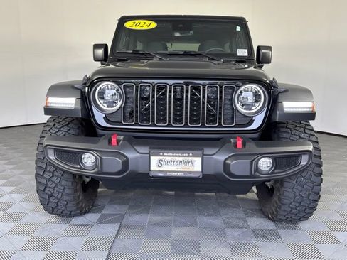 Used 2024 Jeep Wrangler Unlimited Rubicon w/ Technology Group AWD/4WD image 3