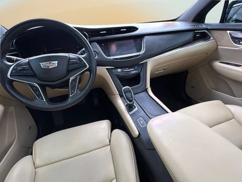 Used 2017 Cadillac XT5 Luxury w/ Driver Awareness Package FWD image 15
