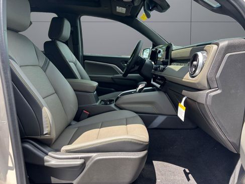 New 2026 Chevrolet Colorado ZR2 w/ Technology Package AWD/4WD image 15