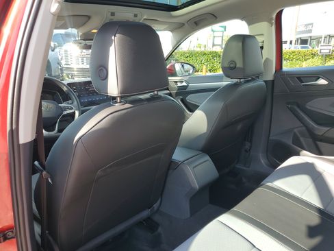 Used 2025 Volkswagen Jetta SE image 14