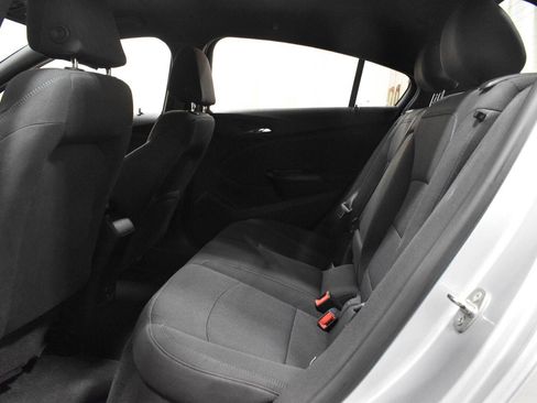 Used 2017 Chevrolet Cruze LT w/ LT Convenience Package FWD image 4