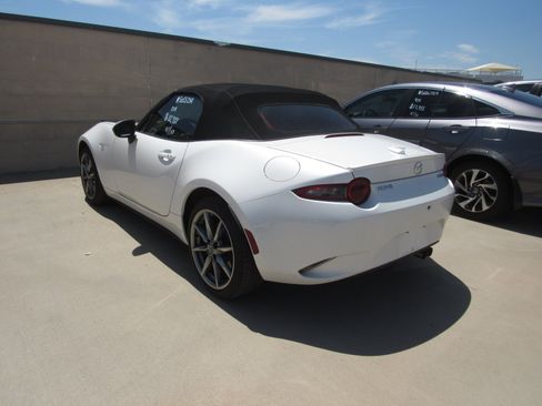 Used 2022 MAZDA MX-5 Miata Grand Touring w/ Weather Package RWD image 4