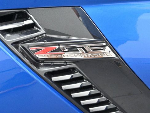 Used 2016 Chevrolet Corvette Z06 w/ 3LZ Preferred Equipment Group RWD image 38