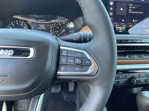 Used 2024 Jeep Compass Limited image 18