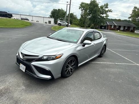 Used 2021 Toyota Camry SE w/ Convenience Package FWD image 2