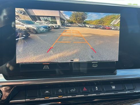 Used 2022 GMC Sierra 1500 SLE image 12