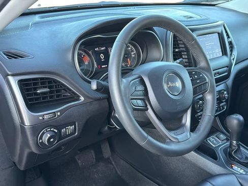 Used 2020 Jeep Cherokee Latitude Plus FWD image 16