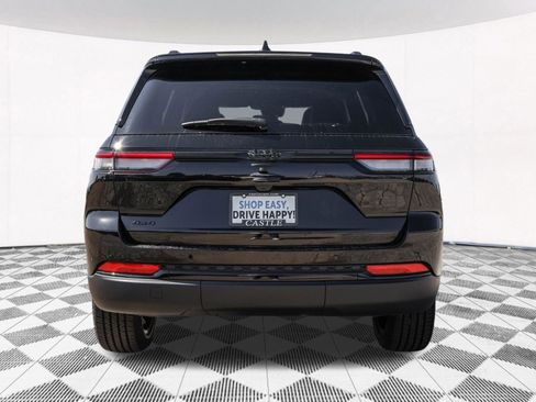 New 2025 Jeep Grand Cherokee Altitude image 12