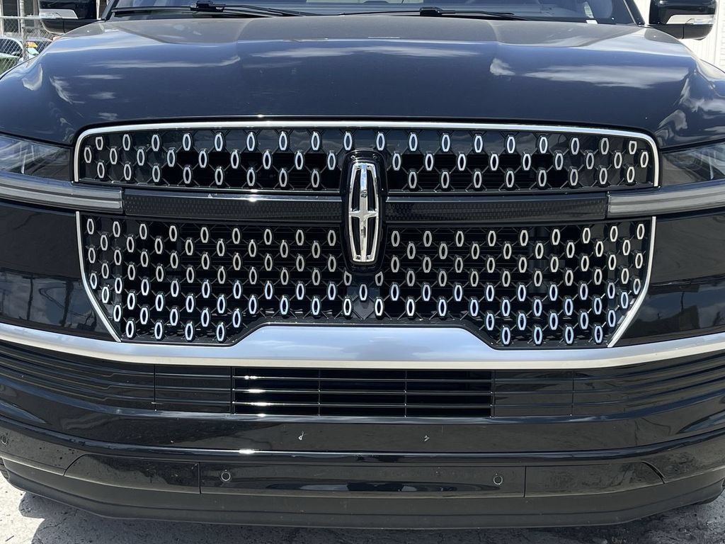 Used 2025 Lincoln Navigator Reserve AWD/4WD image 31