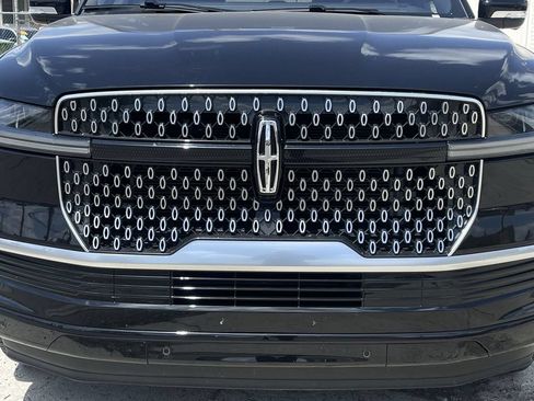Used 2025 Lincoln Navigator Reserve AWD/4WD image 31