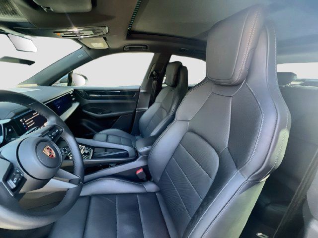 Certified 2025 Porsche Macan 4 Electric AWD/4WD image 5