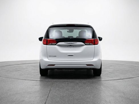 Used 2024 Chrysler Voyager LX image 7