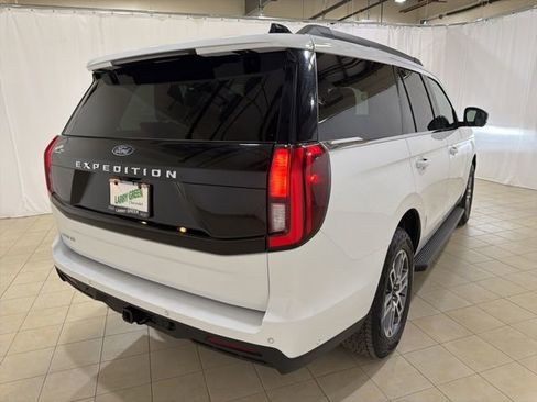Used 2025 Ford Expedition Active image 5
