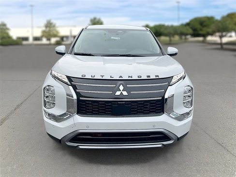New 2025 Mitsubishi Outlander SE image 2