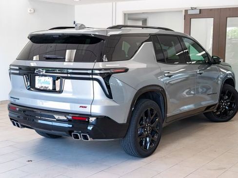 Used 2025 Chevrolet Traverse RS FWD image 36