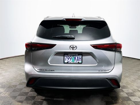 Certified 2021 Toyota Highlander XLE image 7