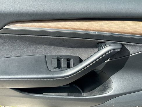 Used 2021 Tesla Model 3 Standard Range Plus image 16