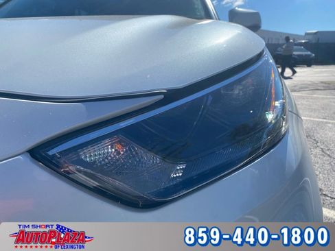 Used 2022 Toyota Highlander LE image 14