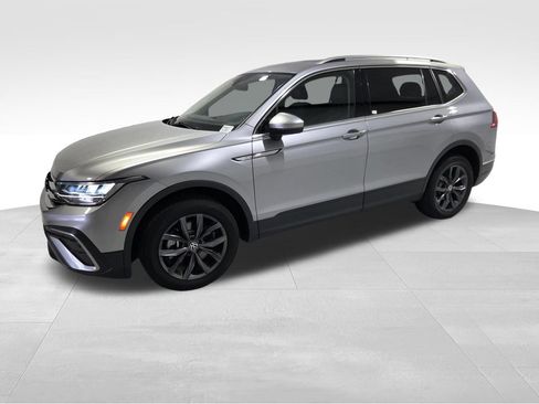 Used 2024 Volkswagen Tiguan SE AWD/4WD image 23