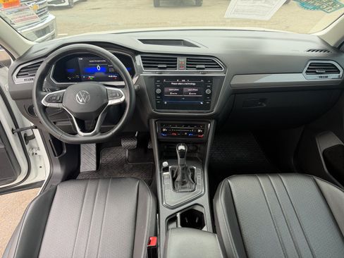 Used 2022 Volkswagen Tiguan SE FWD image 17
