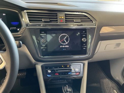 Used 2023 Volkswagen Tiguan SE w/ Panoramic Sunroof Package image 15