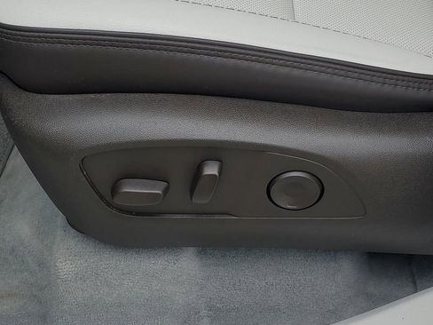 Certified 2025 GMC Acadia Denali FWD image 23