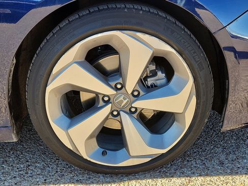 Used 2019 Honda Accord Touring image 7