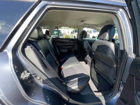 Used 2017 Subaru Outback 2.5i Limited image 37