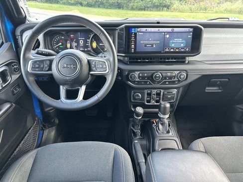 Used 2024 Jeep Wrangler Unlimited Sahara AWD/4WD image 19