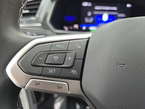 Certified 2022 Volkswagen Tiguan SE image 17