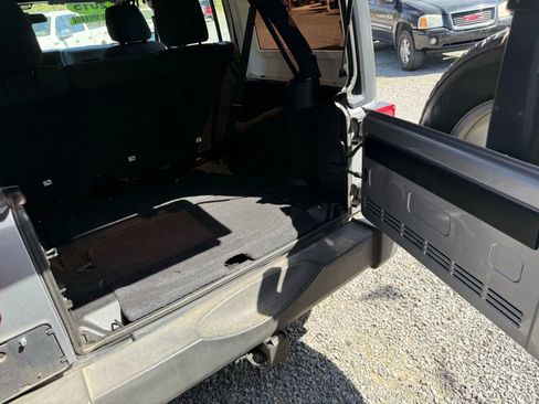 Used 2015 Jeep Wrangler Unlimited Sport image 8